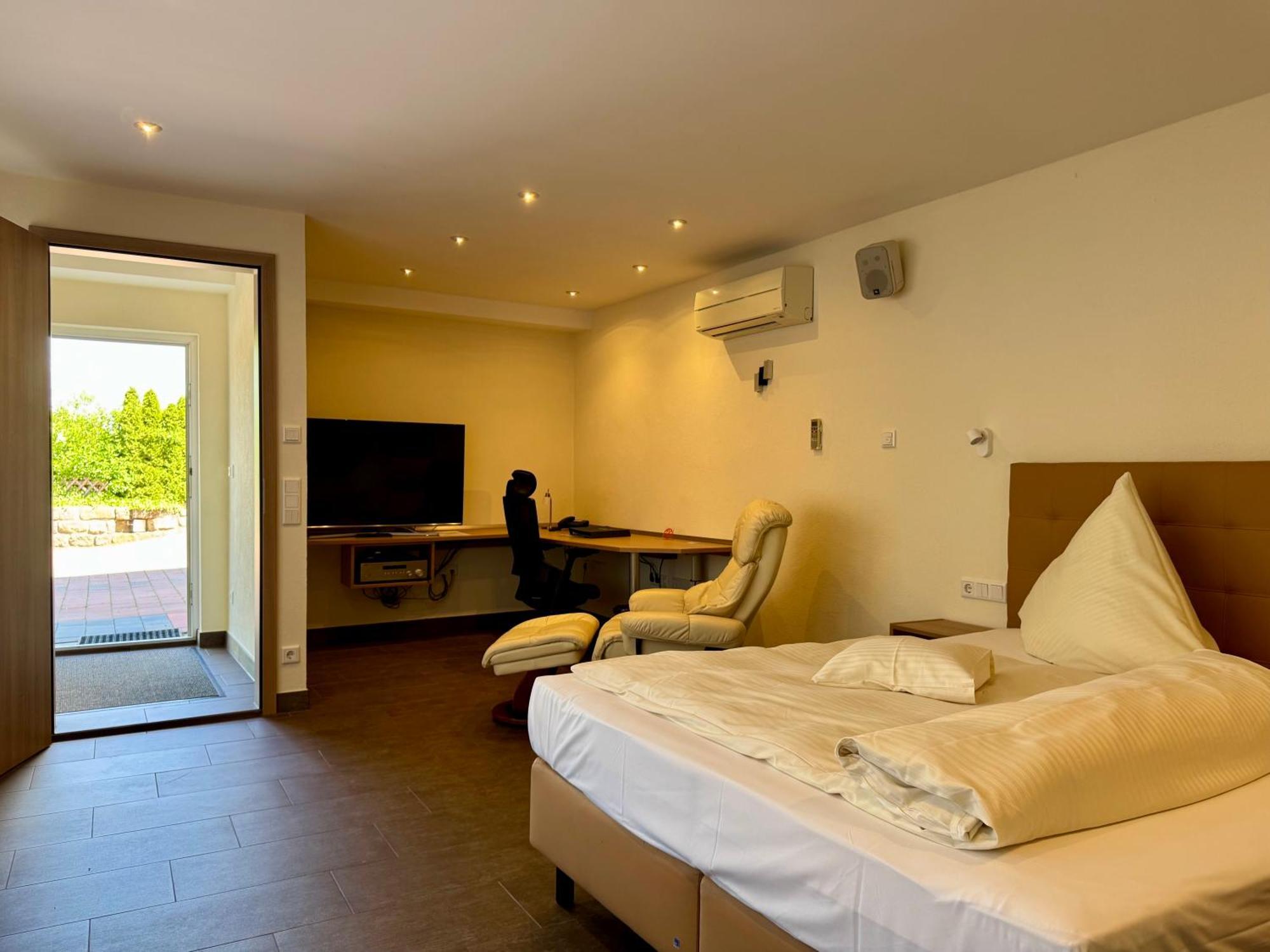 Hotel Engelhard Garni 4*