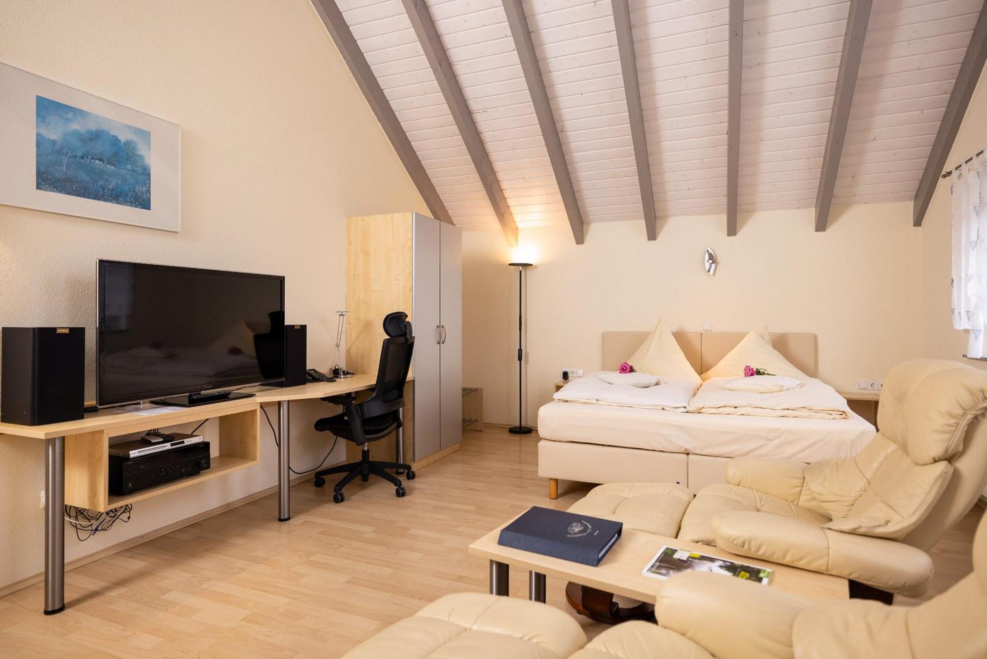 Hotel Engelhard Garni 4*