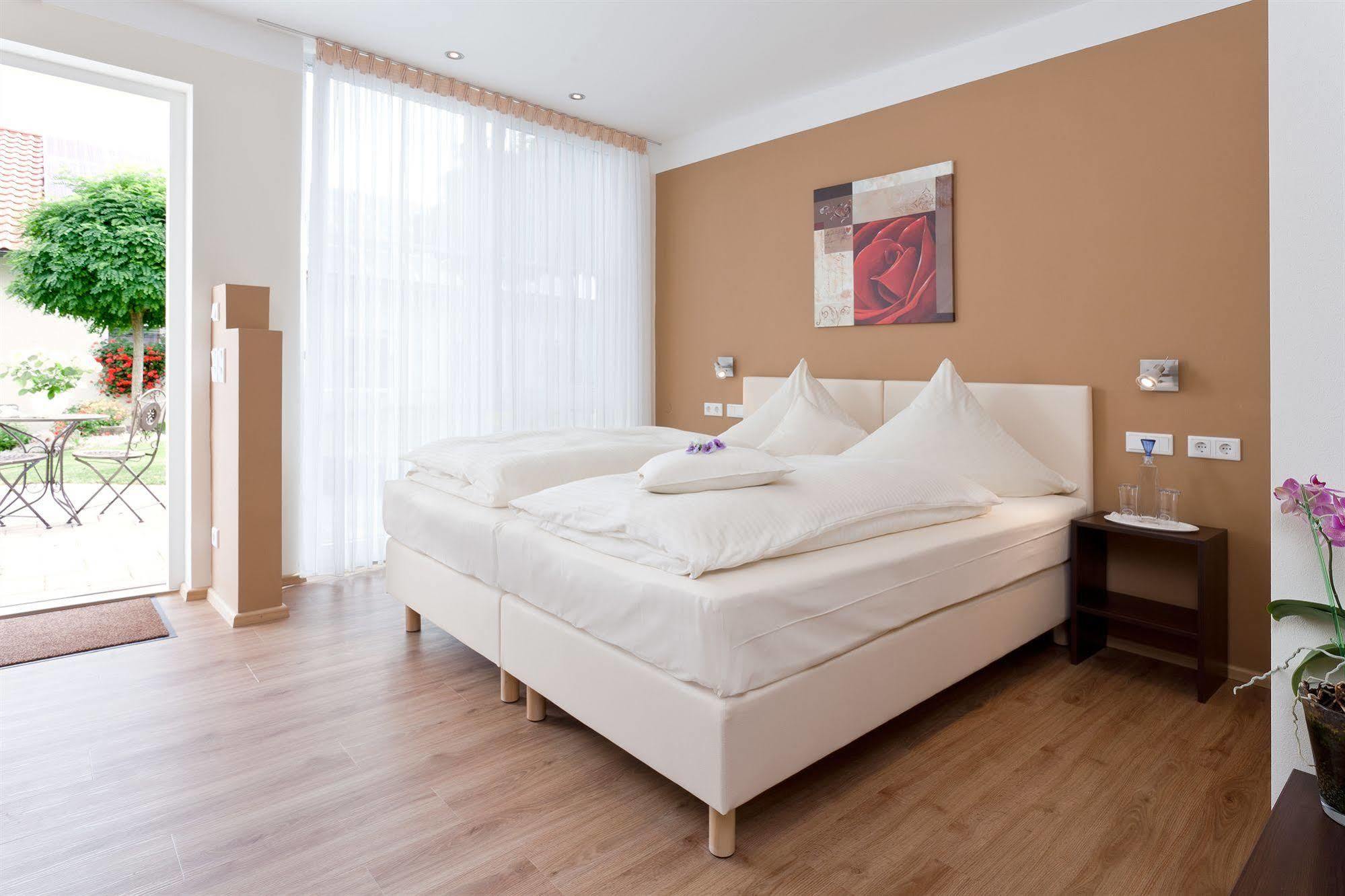 Engelhard Garni Hotel 4*